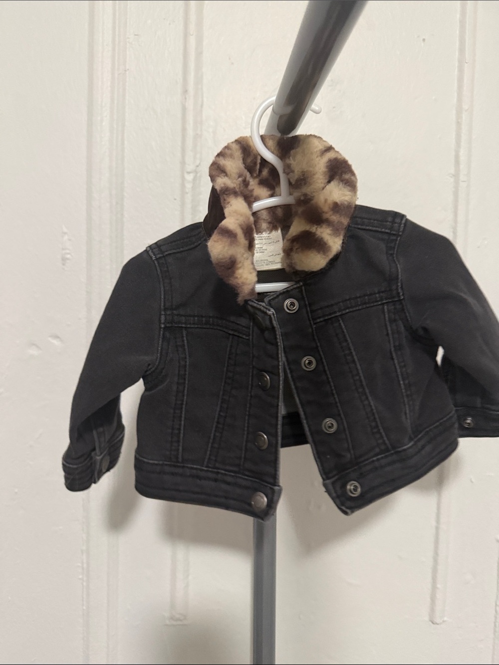 H&M Black Denim Jacket with Leopard-Print Faux Fur Collar